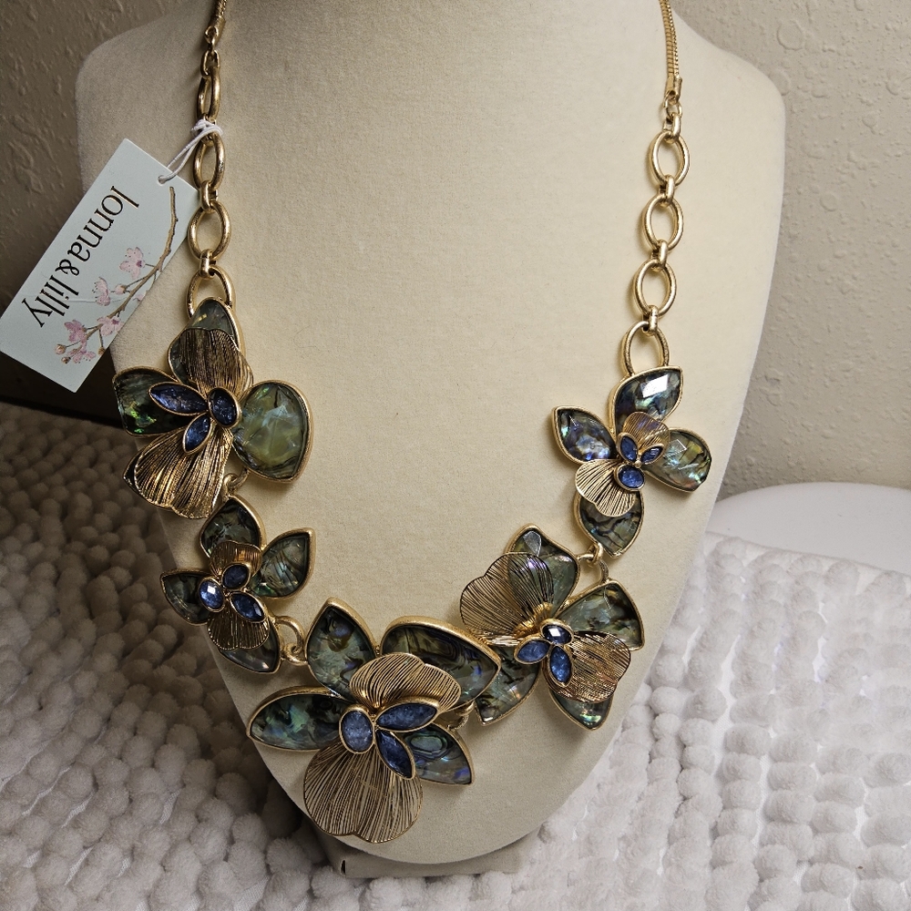 Flower Necklace - Picture 7 of 7